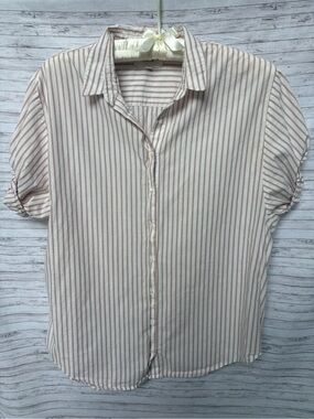 XiRENA Cream and Brown Striped Short-Sleeve Button-Down